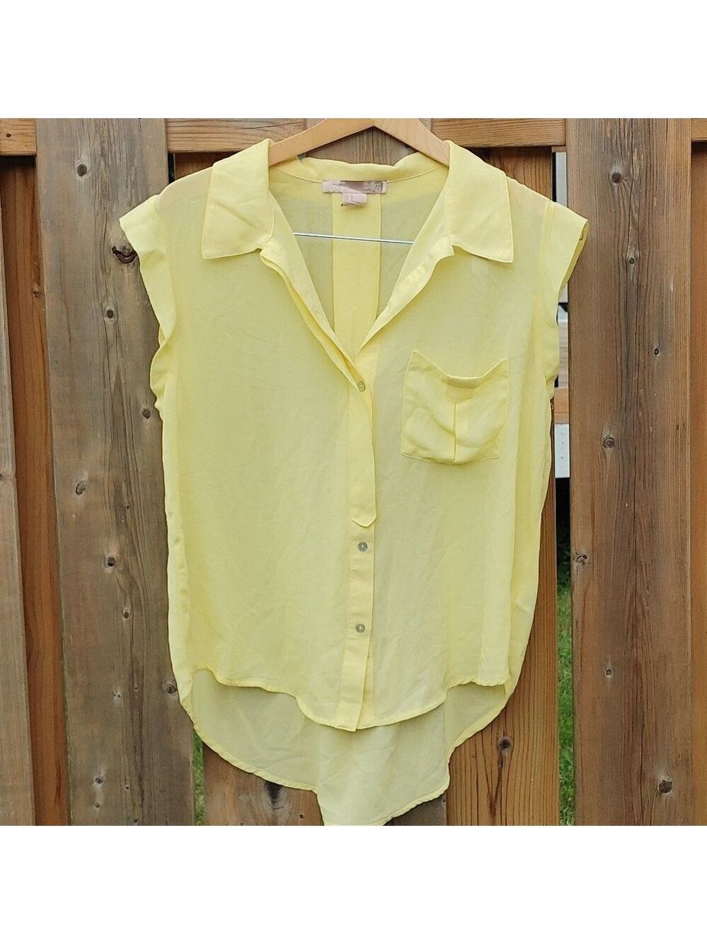 LOVELY Yellow Sleeveless Blouse Women's Size M LOVE 21 Forever 21